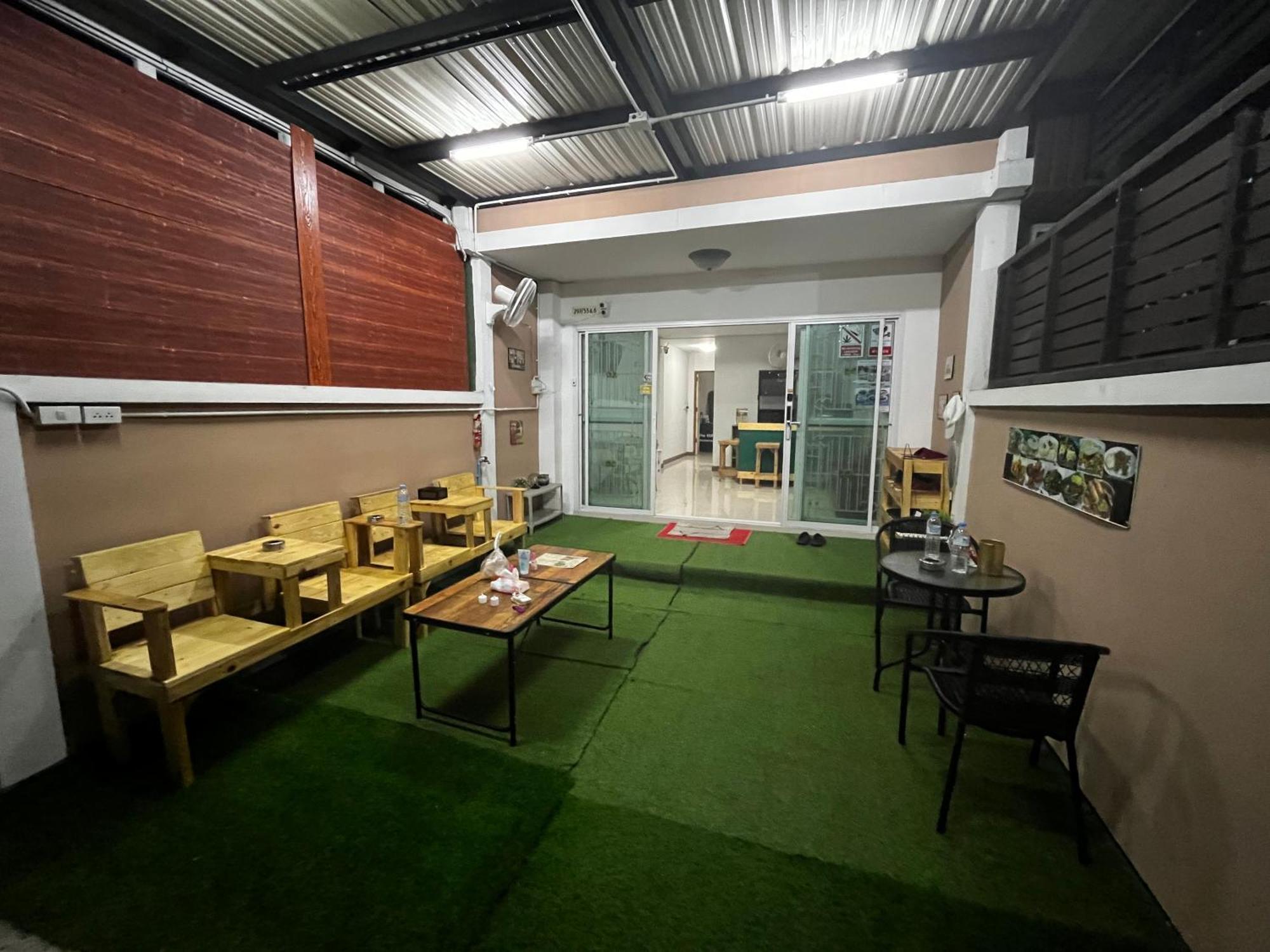 The European House Pattaya Bed & Breakfast Exterior photo